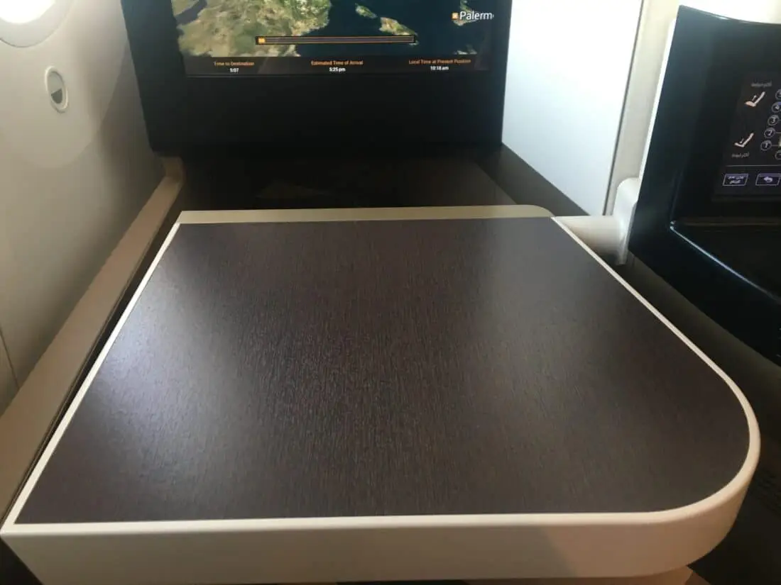 Etihad Business Tisch 2