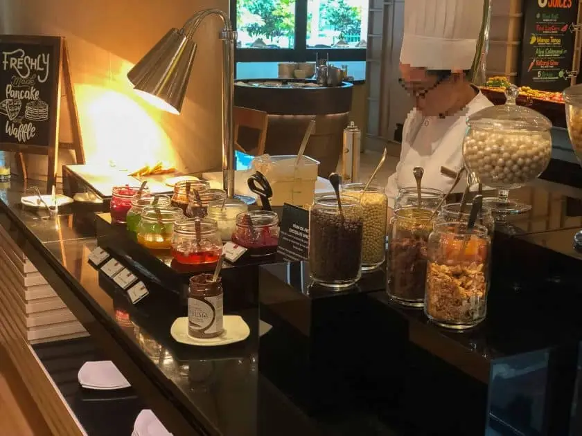 Conrad Singapore Fruehstueck Waffeln