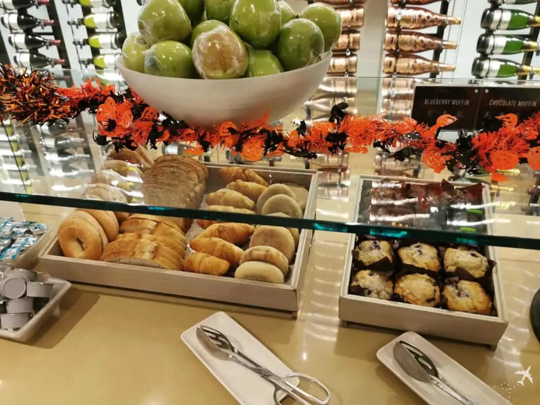 Star Alliance Lounge LAX Bagel