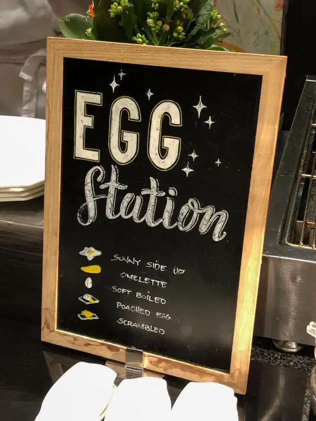 Conrad Singapore Fruehstueck Egg Station