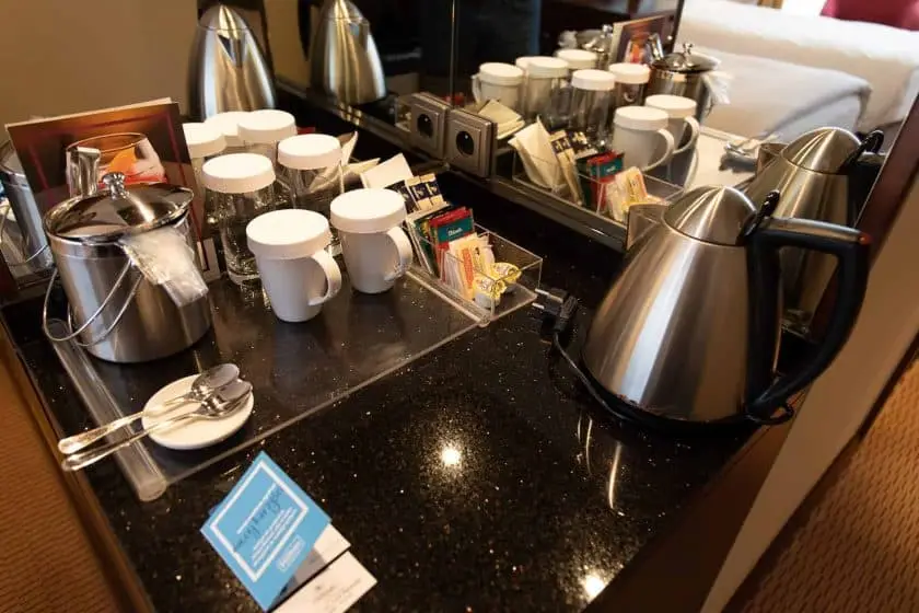 hilton warsaw room tee coffee