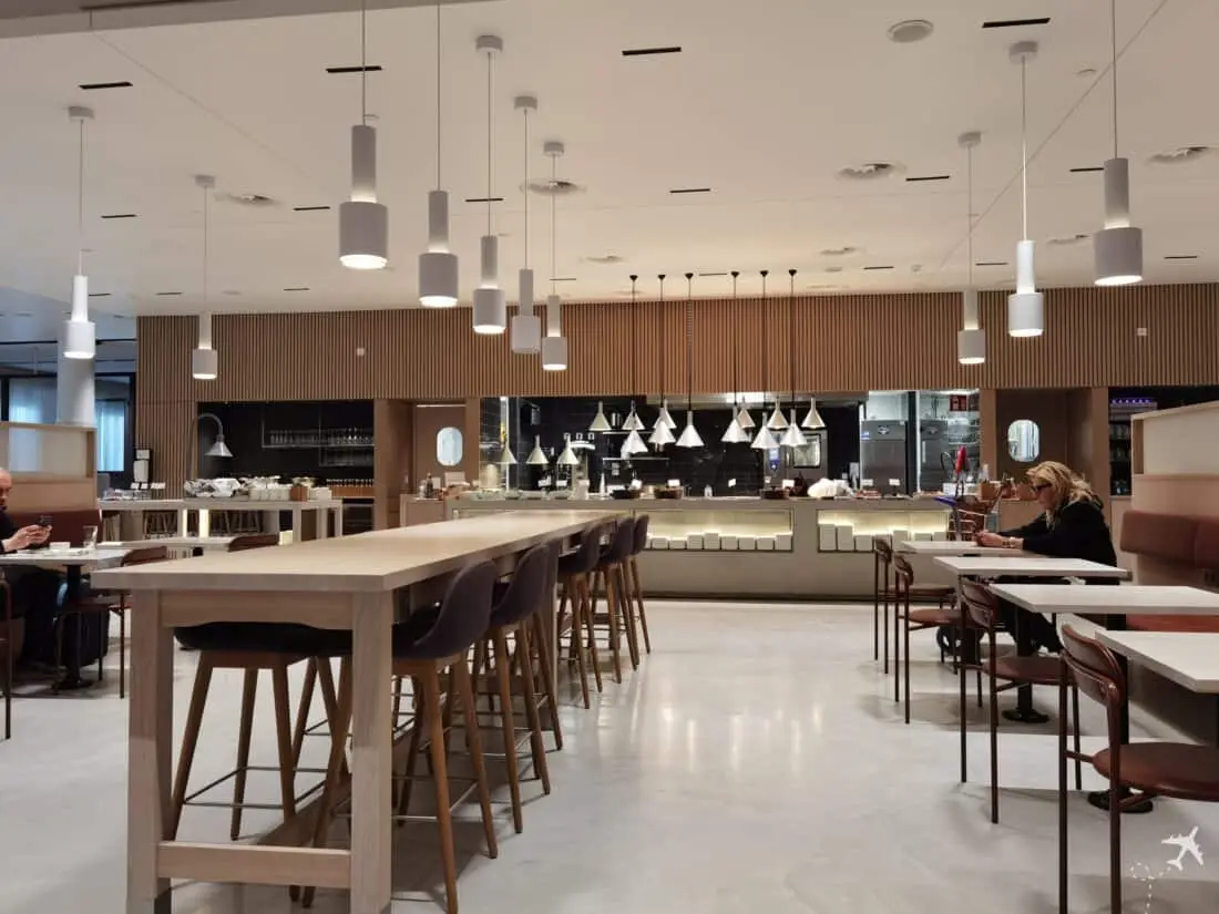 Finnair Business Lounge Helsinki Essbereich