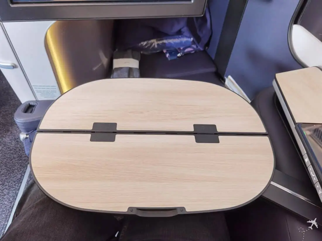 Finnair Business Class HEL JFK Tisch