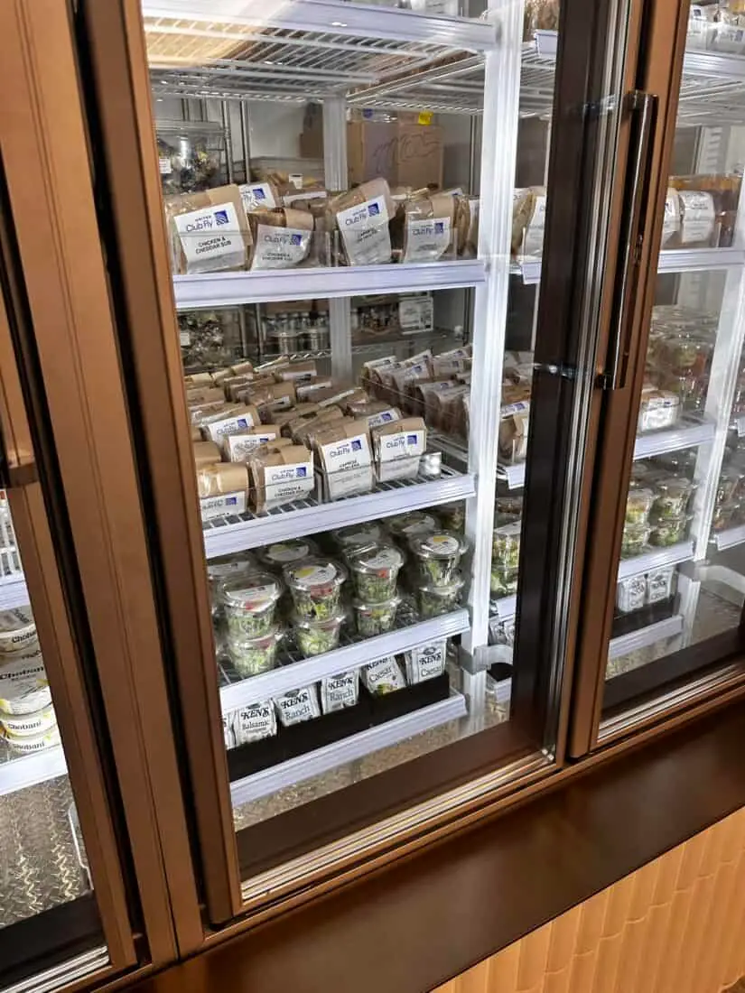 United Club Fly Kuehlschrank 1