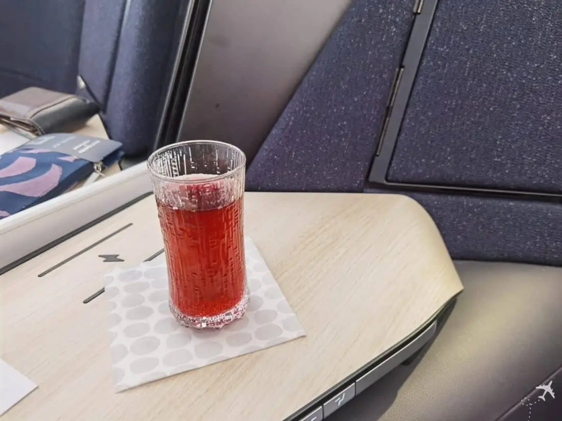 Finnair Business Class HEL JFK Blaubeersaft 1
