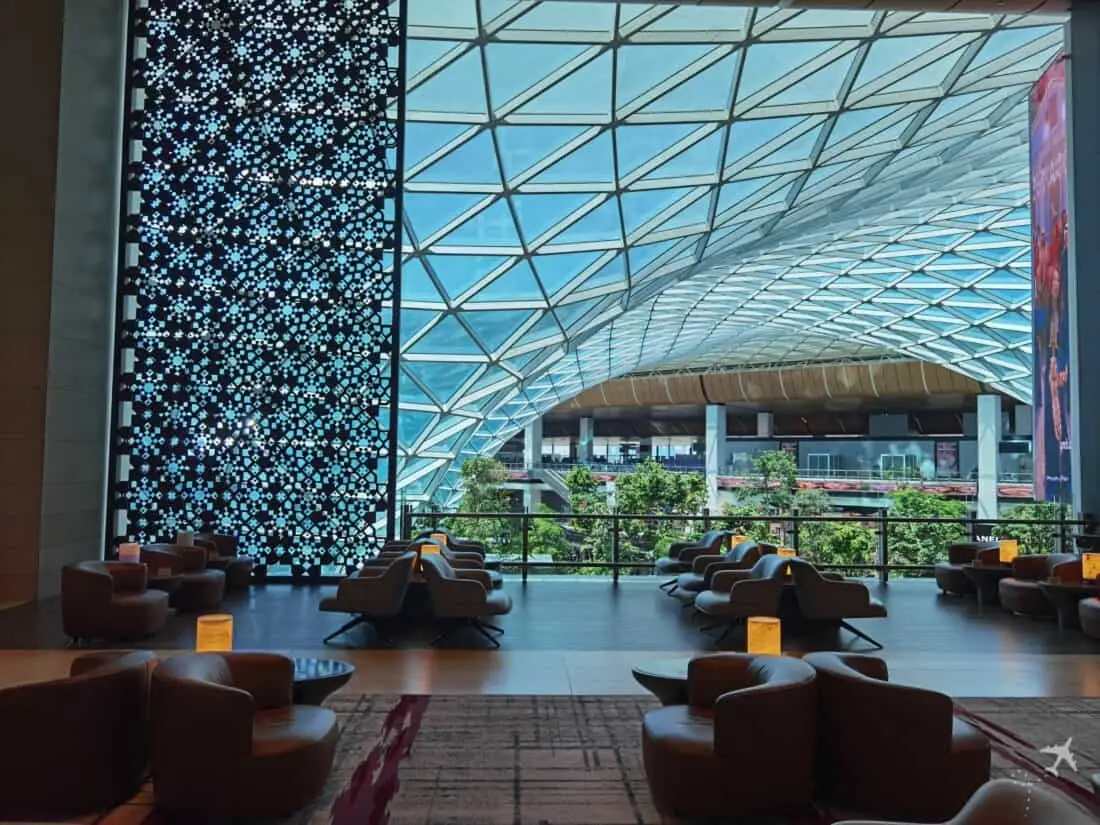 QR Al Mourjan Lounge DOH Garden Atmosphaere 2