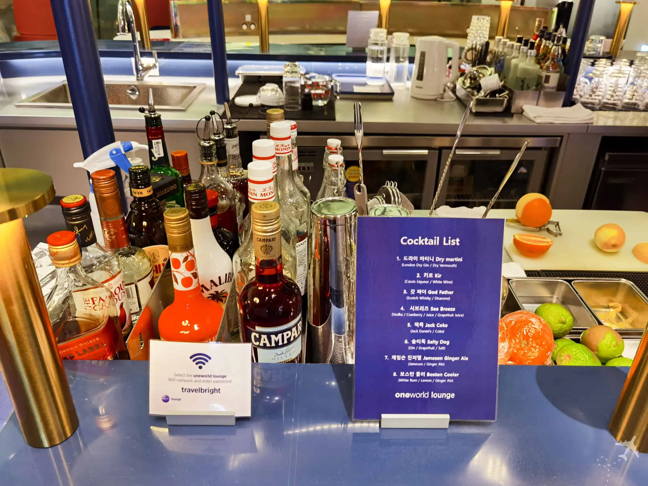 Oneworld Lounge ICN Bar cocktails