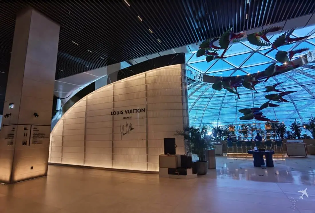 QR Al Mourjan Lounge DOH Garden Louis Vuitton 1