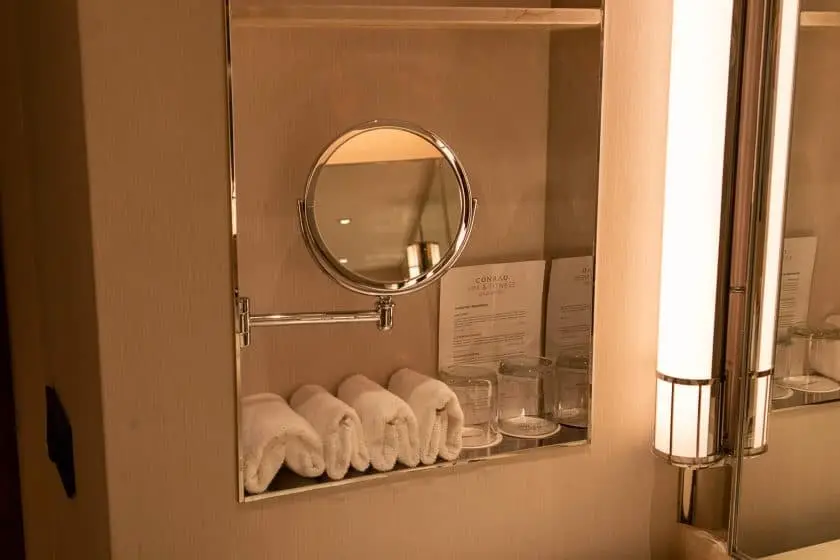 Conrad Singapore Zimmer Badezimmer Spiegel