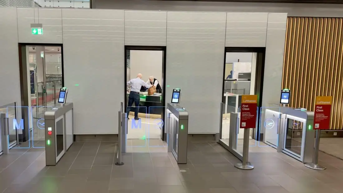Die Lufthansa First Class Fast Lane am Flughafen München