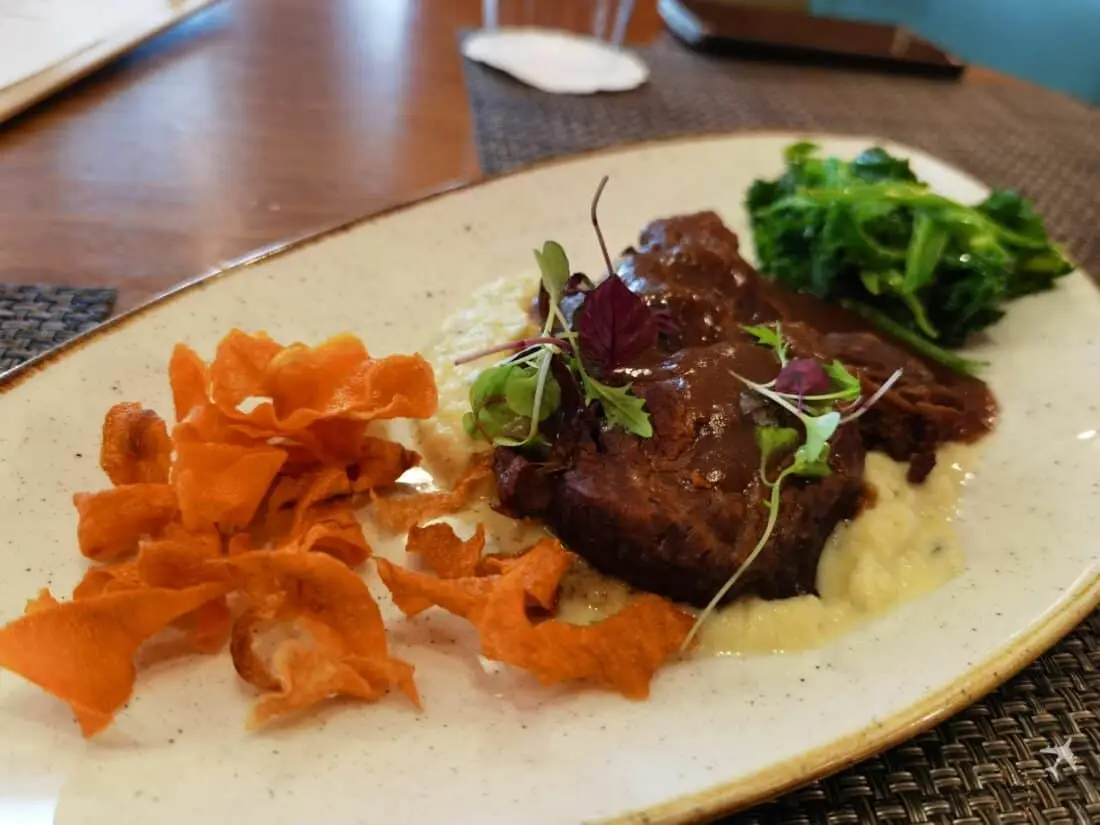 CX F Lounge LHR Schmorsteak