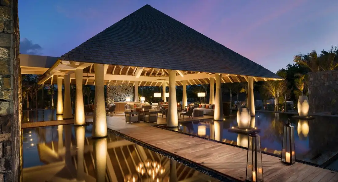 Anantara Mauritius lobby exterior 1920x1037