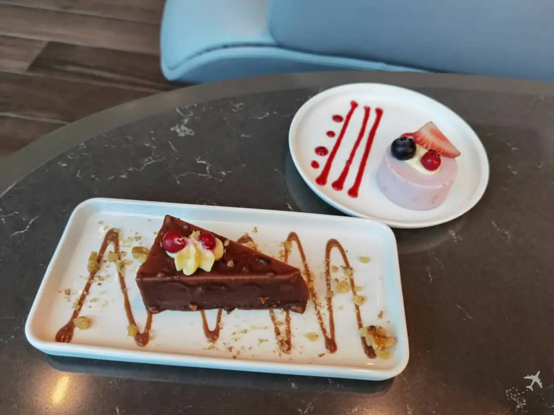 QR Al Mourjan Lounge DOH Garden Kuchen