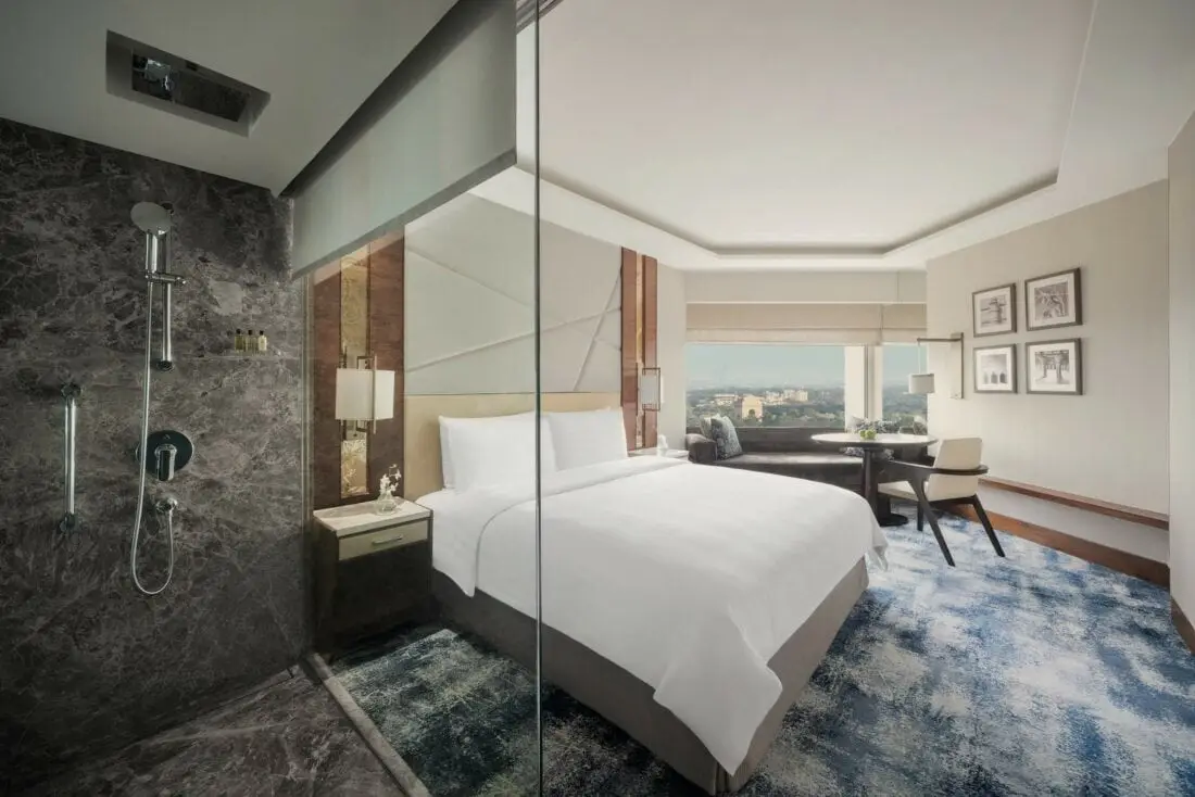 Shangri La Eros New Delhi 13Horizon Deluxe King Room