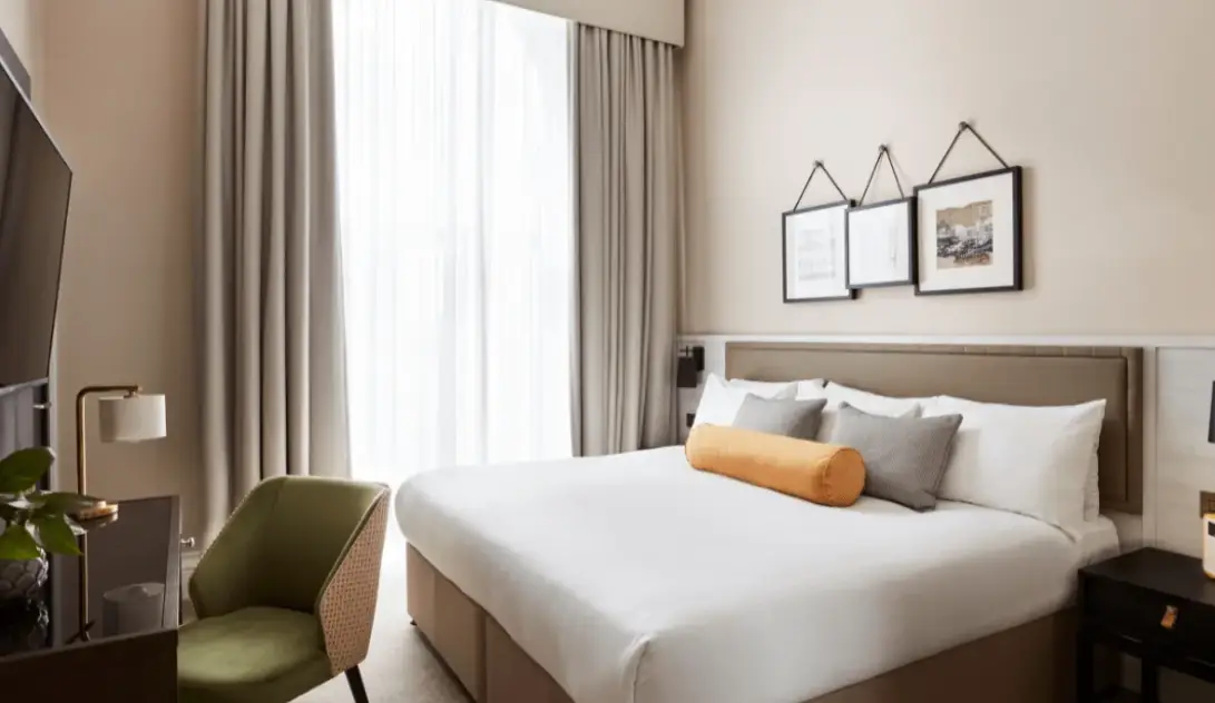 The Clermont Victoria London King Superior