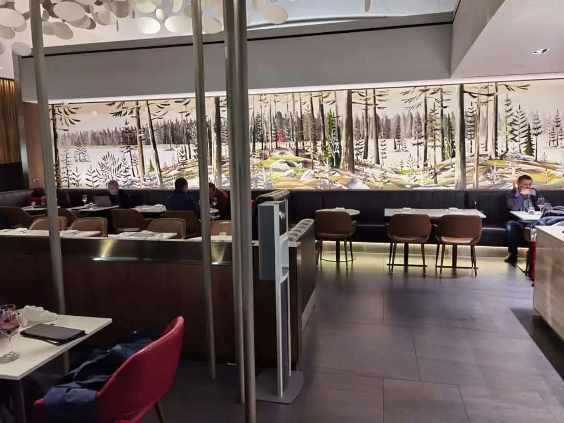 AC Signature Suite YYZ Buffet Sitze 1