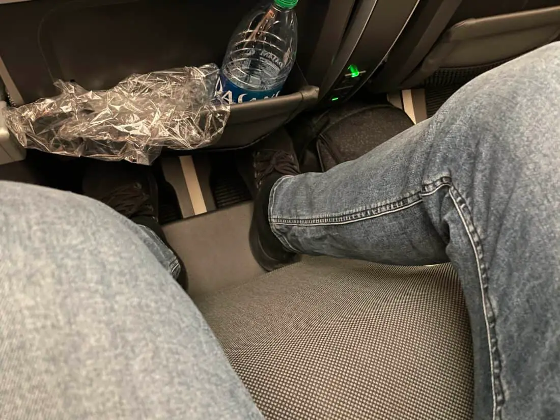 SAS Premium Economy LAX CPH Review Sitz Foot Rest 1