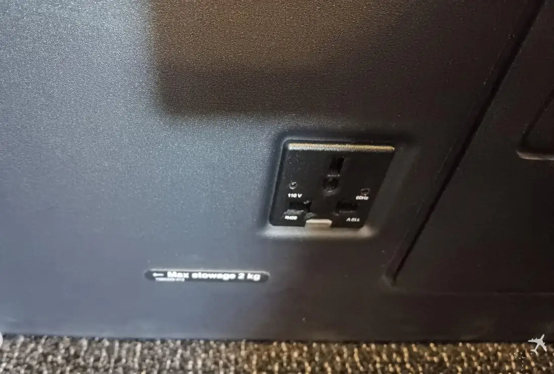 Finnair Business Class HEL JFK Steckdose