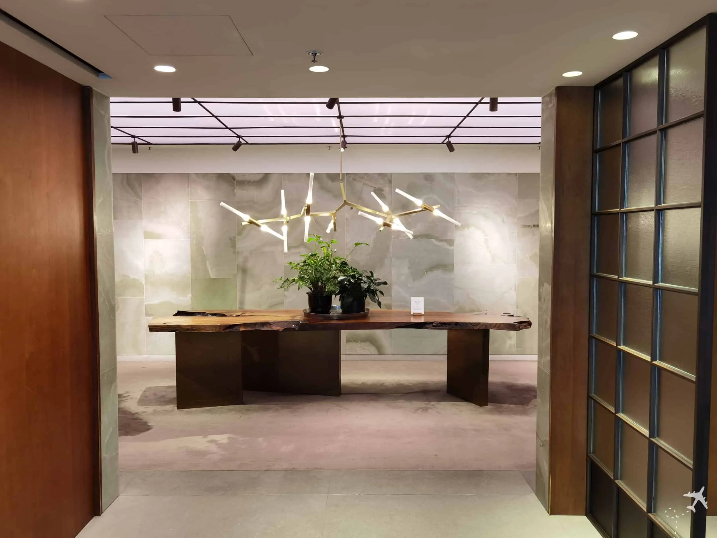 CX F Lounge The Pier HKG Flur