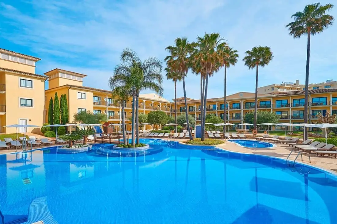cm mallorca pool