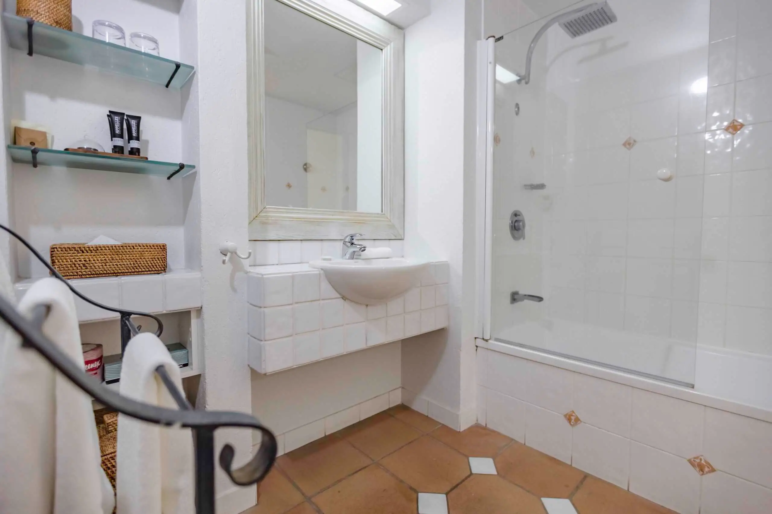 7. reef house palm cove verandah king room1