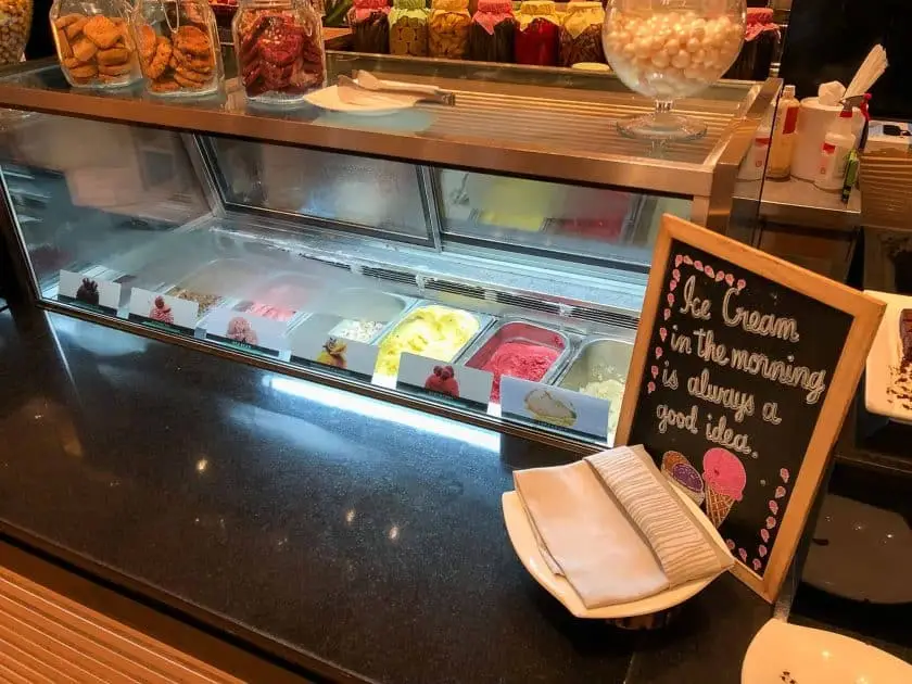 Conrad Singapore Fruehstueck Eis