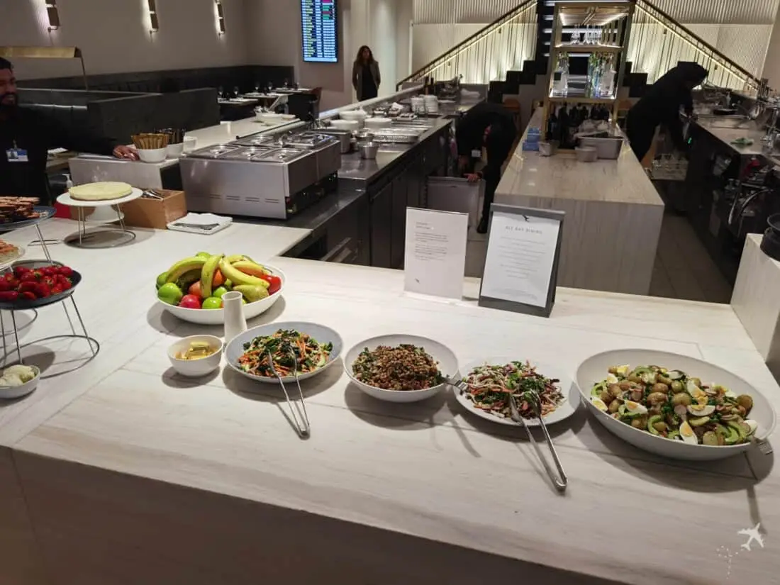 QF Lounge LHR Buffet Abend 1