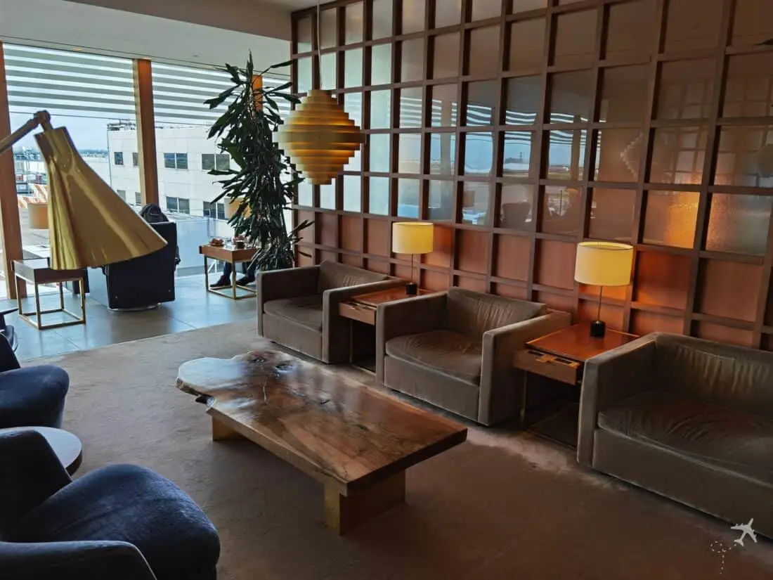 CX F Lounge LHR Sitze