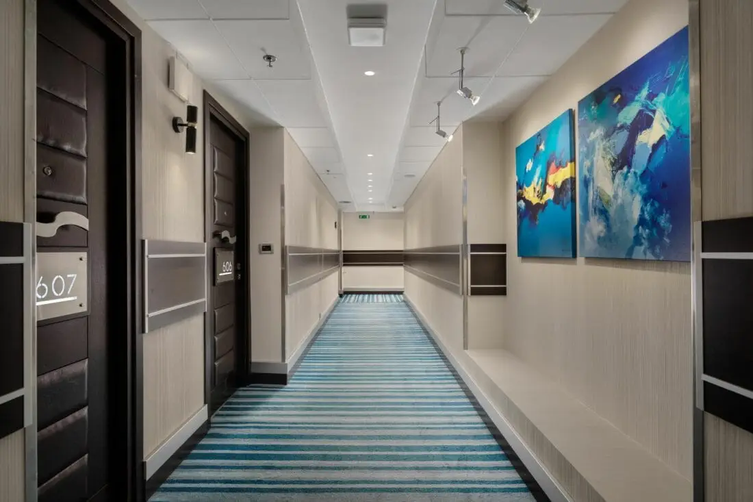 crowne plaza athens corridor 3x2 1