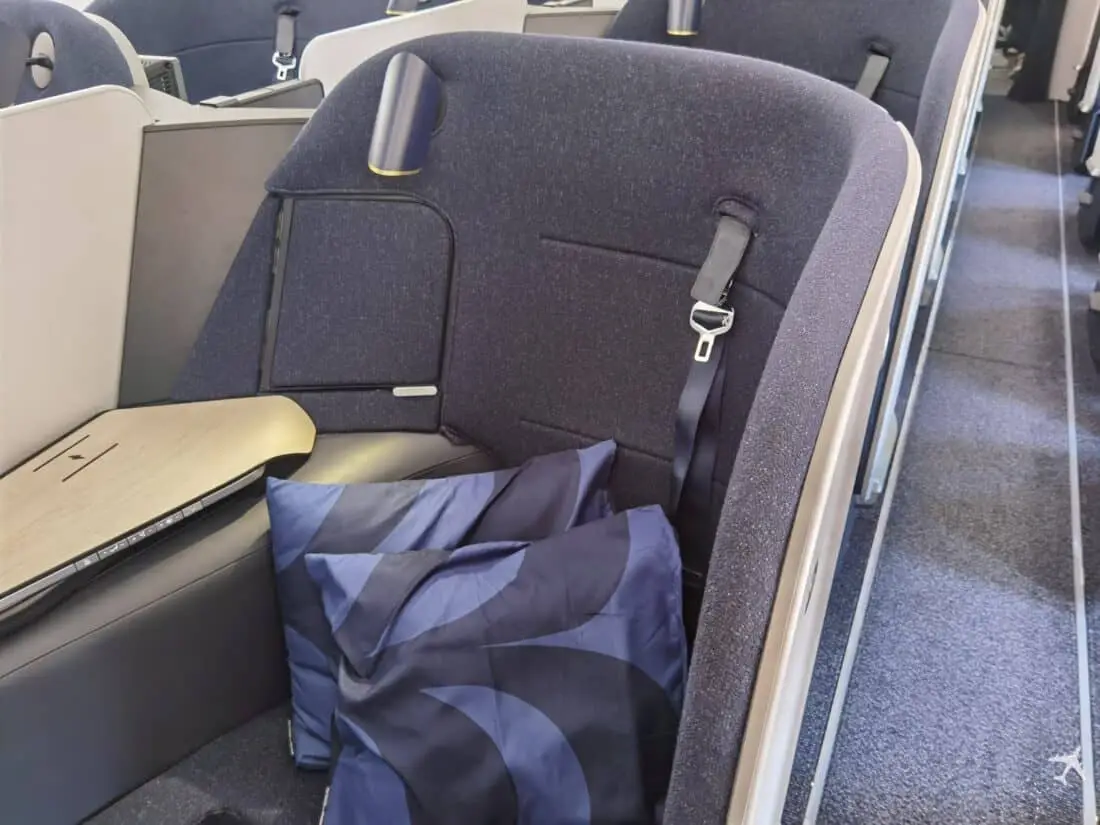 Finnair Business HEL JFK Sitz mit Gurt 2