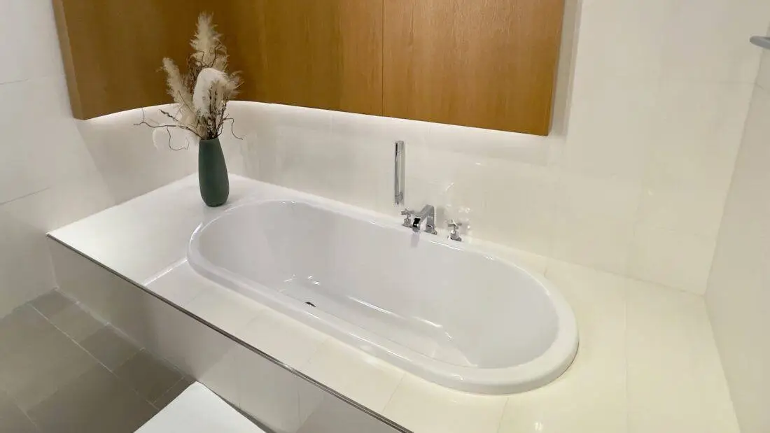 Badewanne in der Lufthansa First Class Lounge München