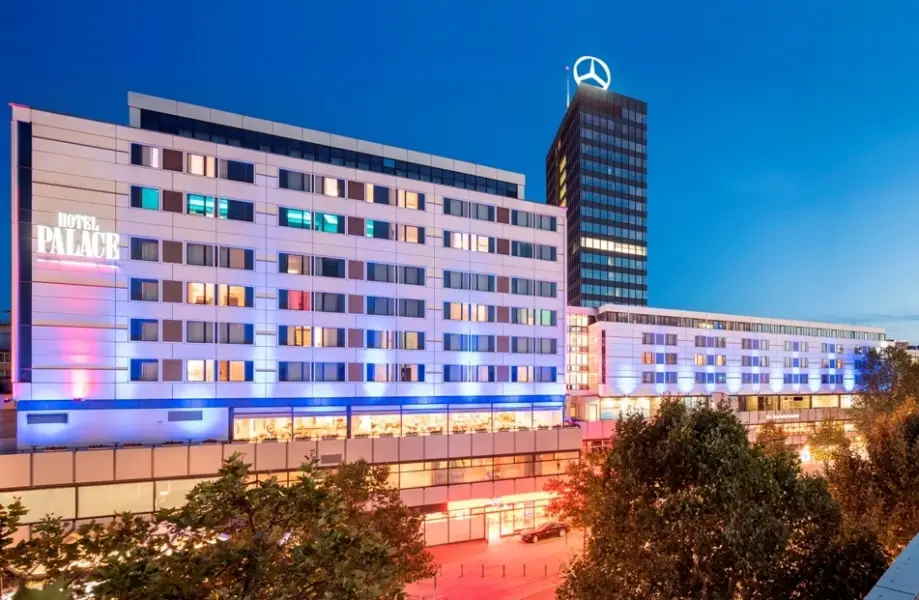 Palace Ausenansicht zugeschnitten