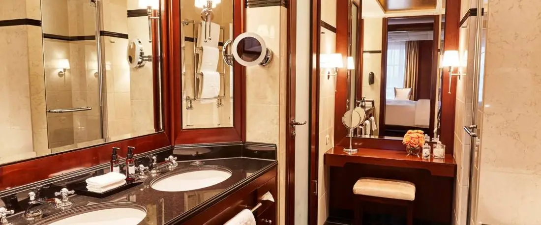Adlon Kempinski Executive Room Badezimmer