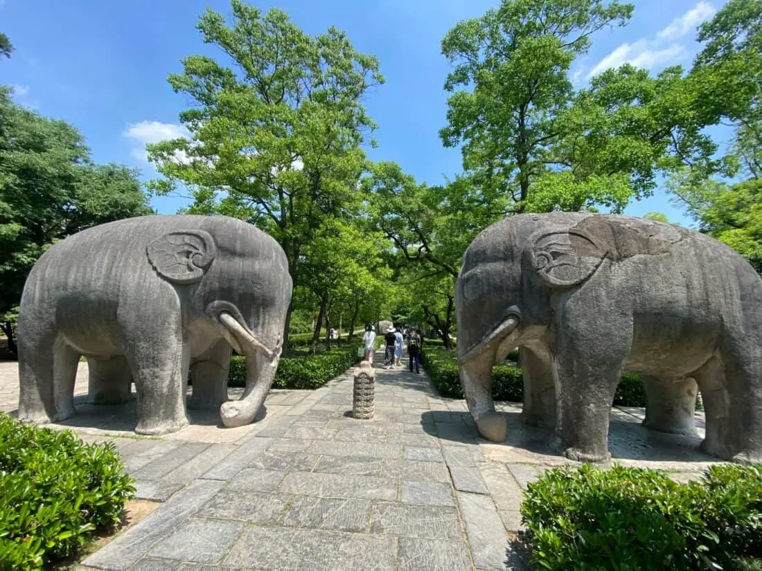 Ming Mausoleum Seelenweg