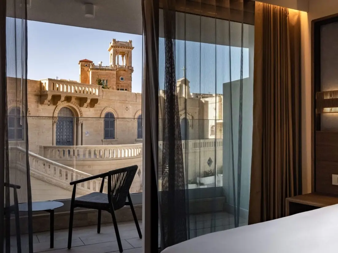 Hyatt Regency Malta P052 Twin Guestroom Balcony.4x3