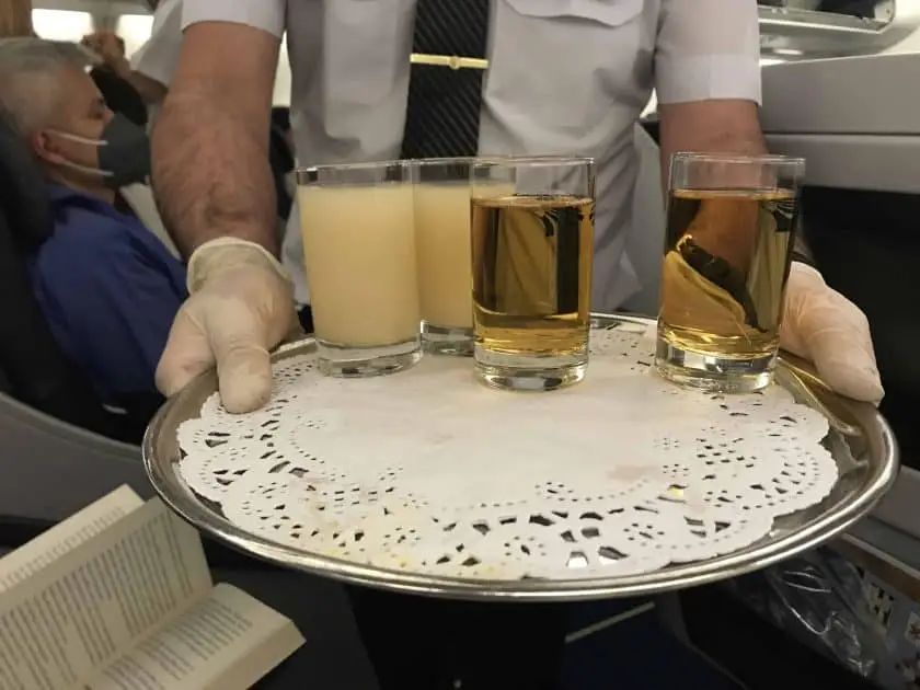 Bewertung EgyptAir Business Class A330 BKK CAI Begruessungsgetraenk