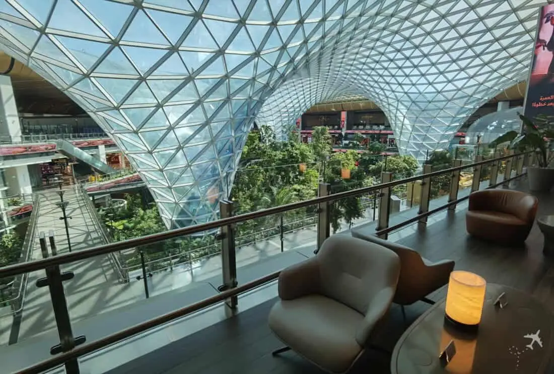 QR Al Mourjan Lounge DOH Garden Atmosphaere