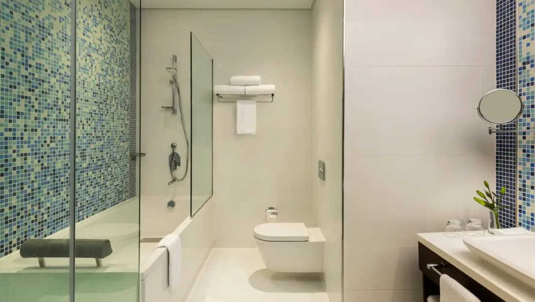 st regis almasa cairo superiror bathroom