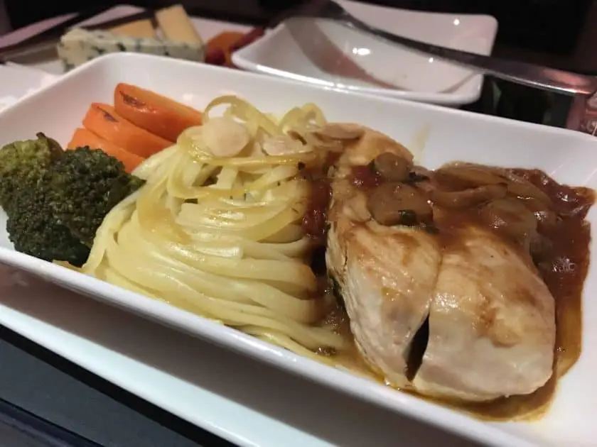 Bewertung EgyptAir Business Class A330 BKK CAI Essen Hauptspeise