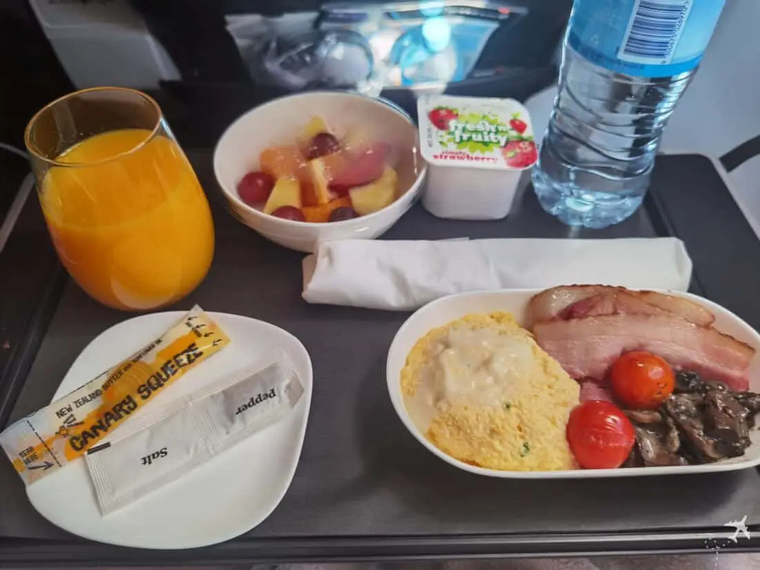 Air NZ Prem Eco AKL ORD Fruehstueck