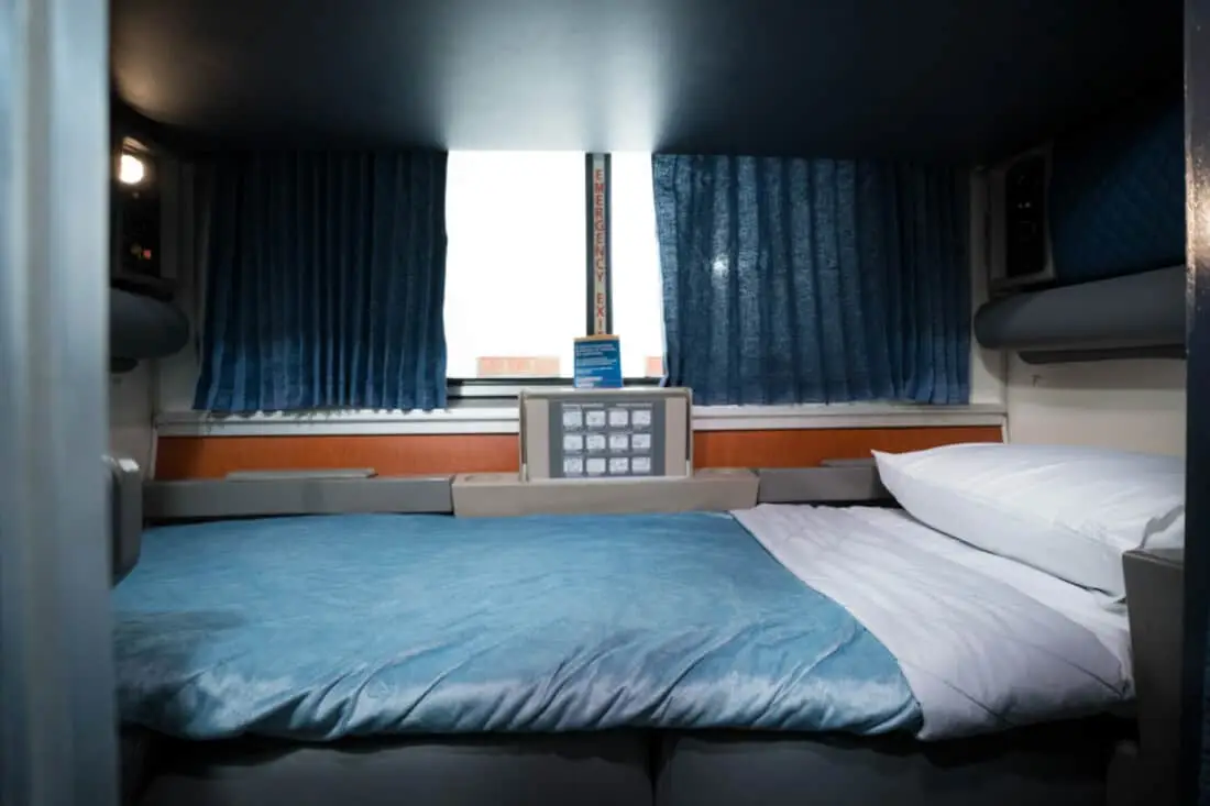 Amtrak Roomette Bett