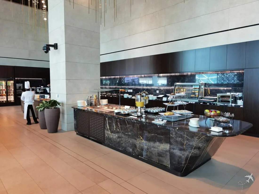QR Al Mourjan Lounge DOH Garden Buffetbereich
