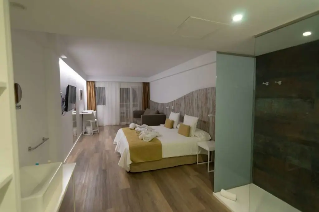 R2 Bahia Cala Ratjada Junior Suite 02 1024x682 1