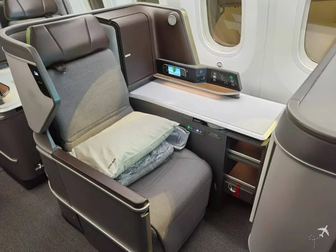 EVA Air Business TPE MUC Einzelsitz Fenster