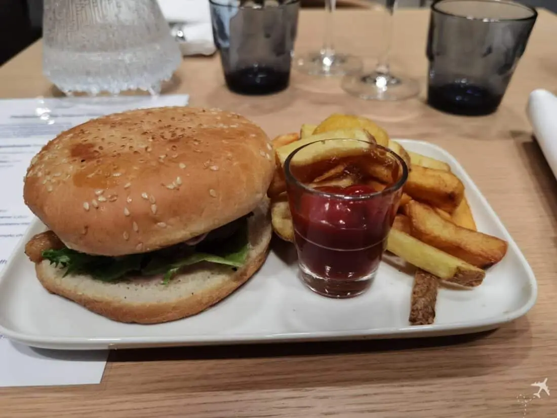 Finnair Platinum Wing Burger 1