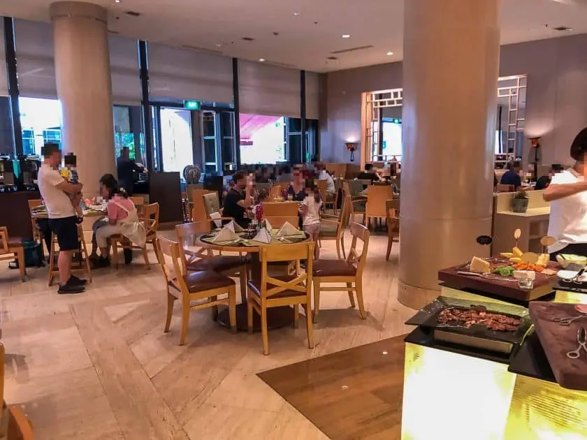 Conrad Singapore Fruehstueck Speiseraum