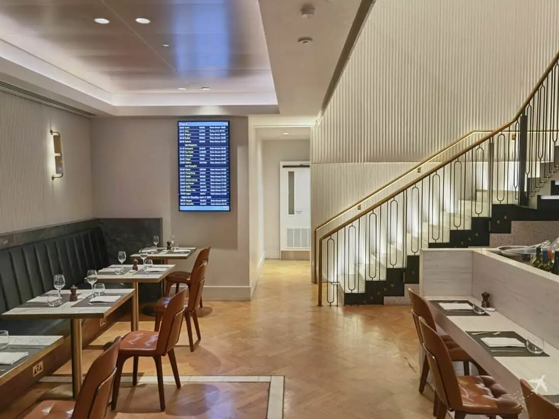 QF Lounge LHR Treppe 1