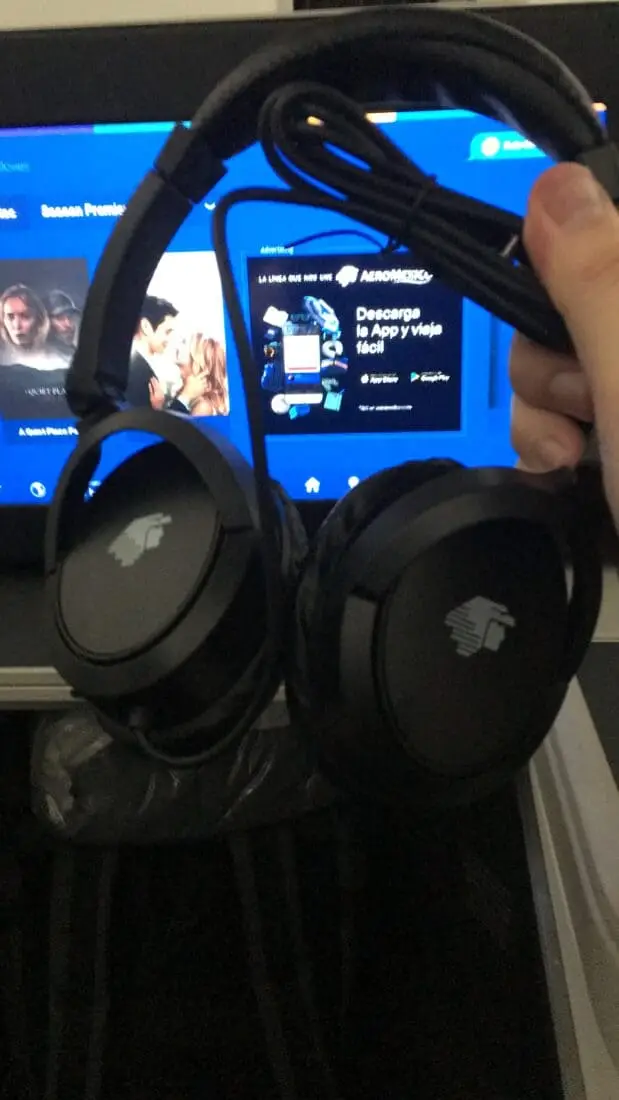 AeroMexico Business Class 789 Headphones