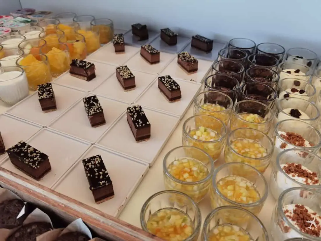 AF Biz Lounge CDG E K Desserts nah