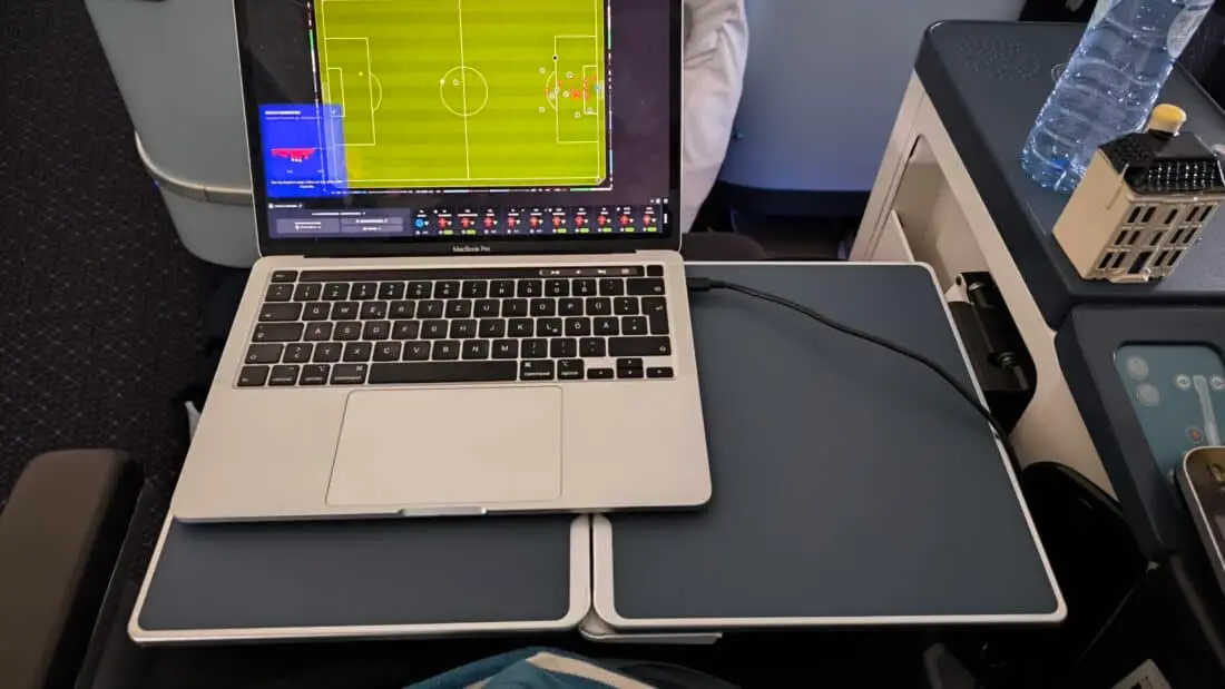 klm old business table with laptop